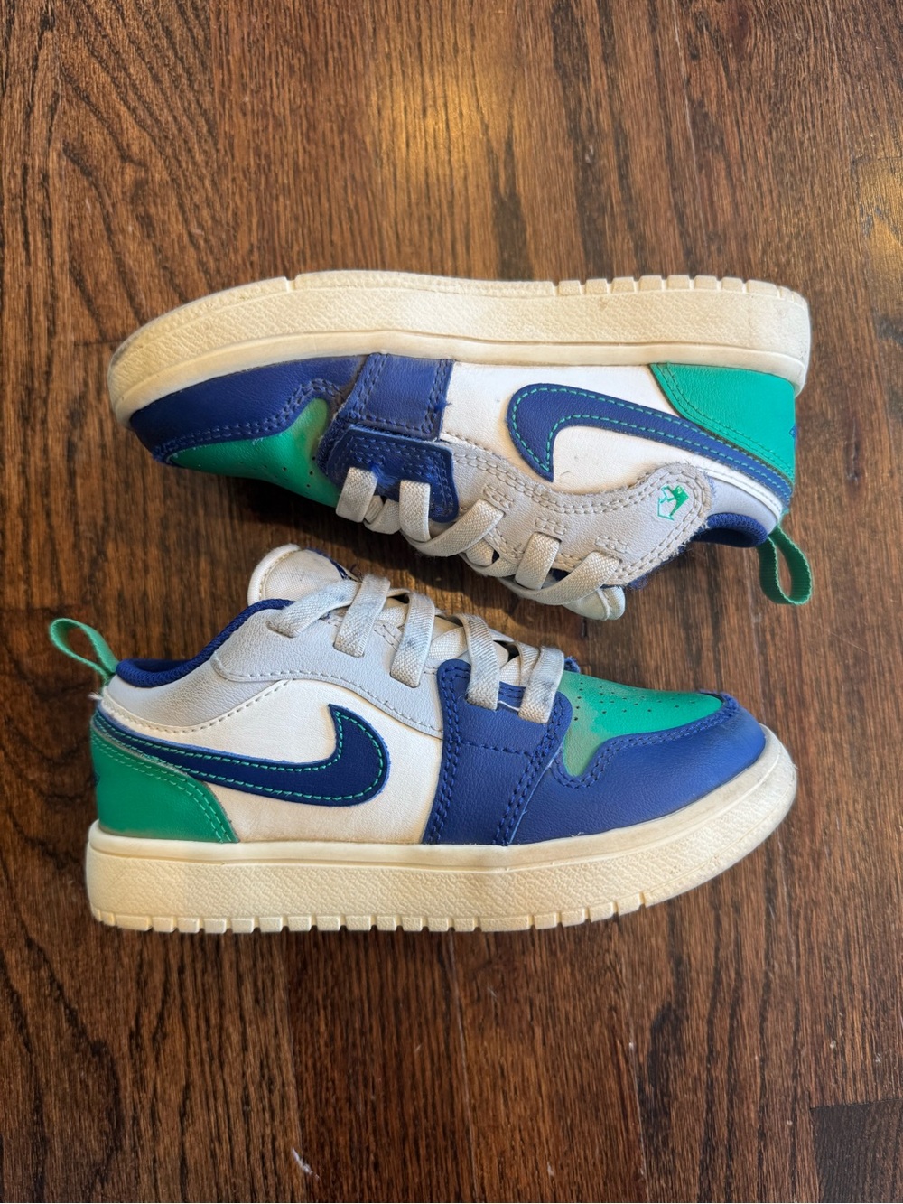 Jordan 1 Low Alt little kids’ sneakers